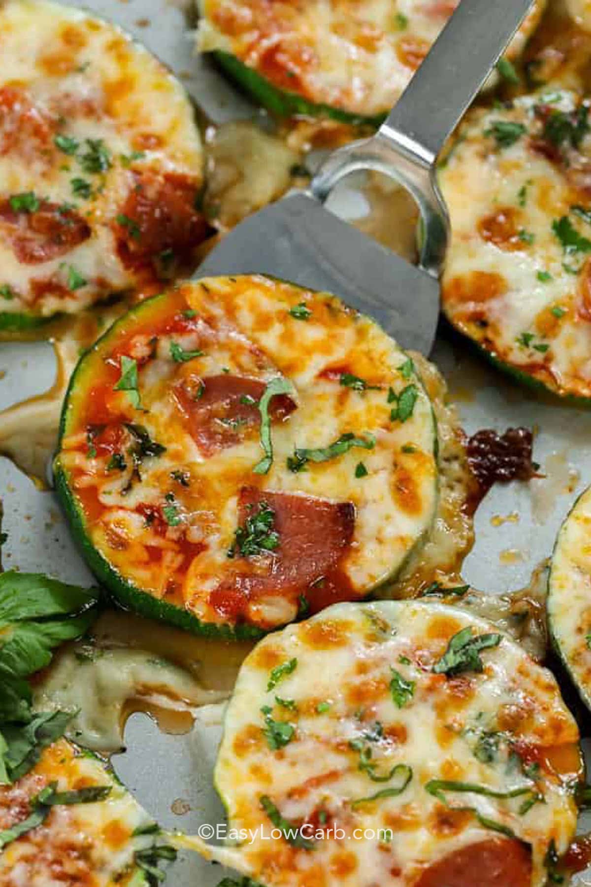 Quick Low-Carb Zucchini Pizza Bites: Your Healthy Snack Solution